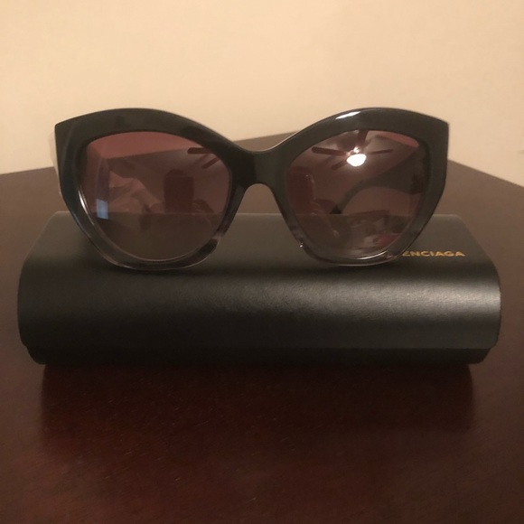 Balenciaga Accessories - AUTHENTIC!! NWT Balenciaga Cat Eye Sunglasses